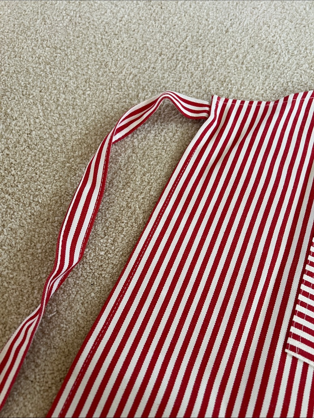 NEVER USED Kitchen Apron with Front Pocket - Picture 4 of 7